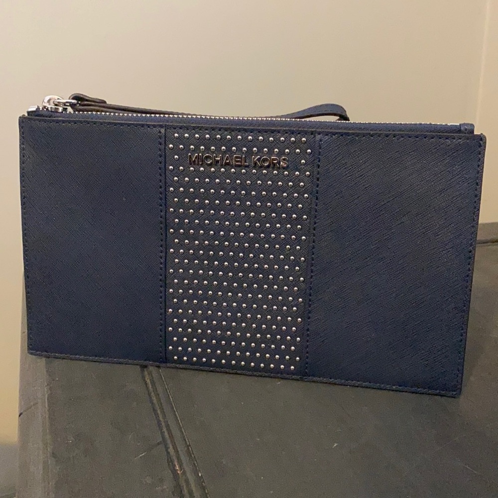 LIKE NEW MICHAEL Michael Kors wristlet